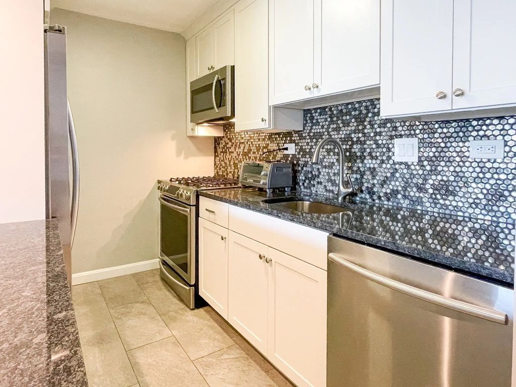 9 Hawthorne Place #11j, Boston
