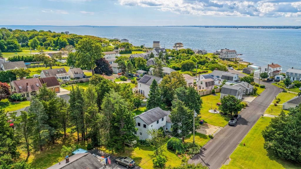 9 Reservation Rd, Fairhaven