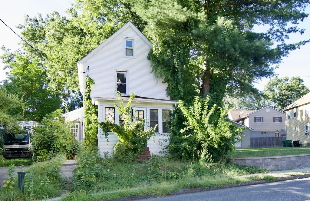 193 Sheridan St, Chicopee