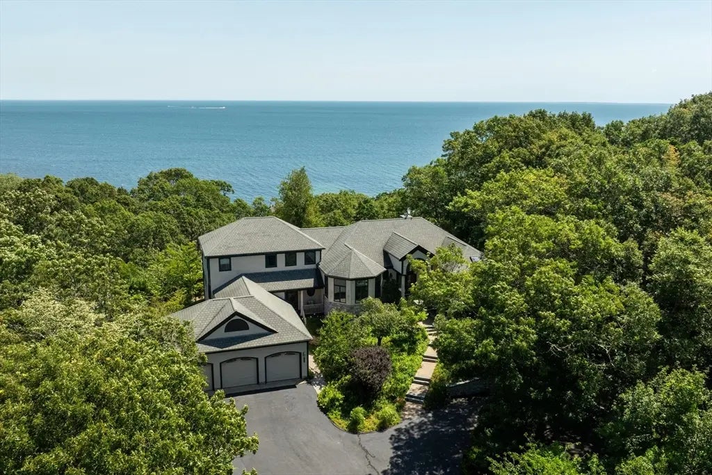 322 R Center Hill Rd, Plymouth