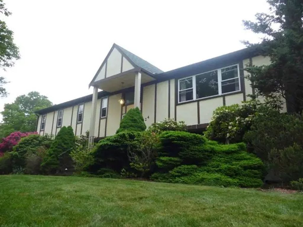 124 Hampton Rd #-, Sharon