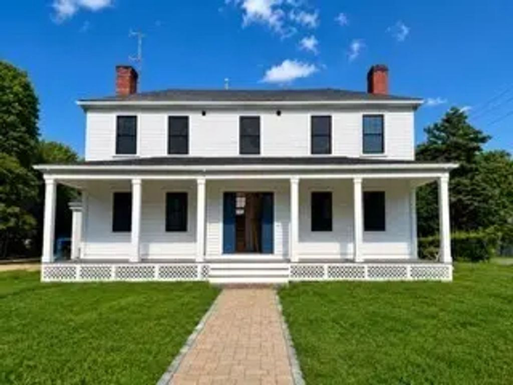 466 Plymouth St #2, Abington
