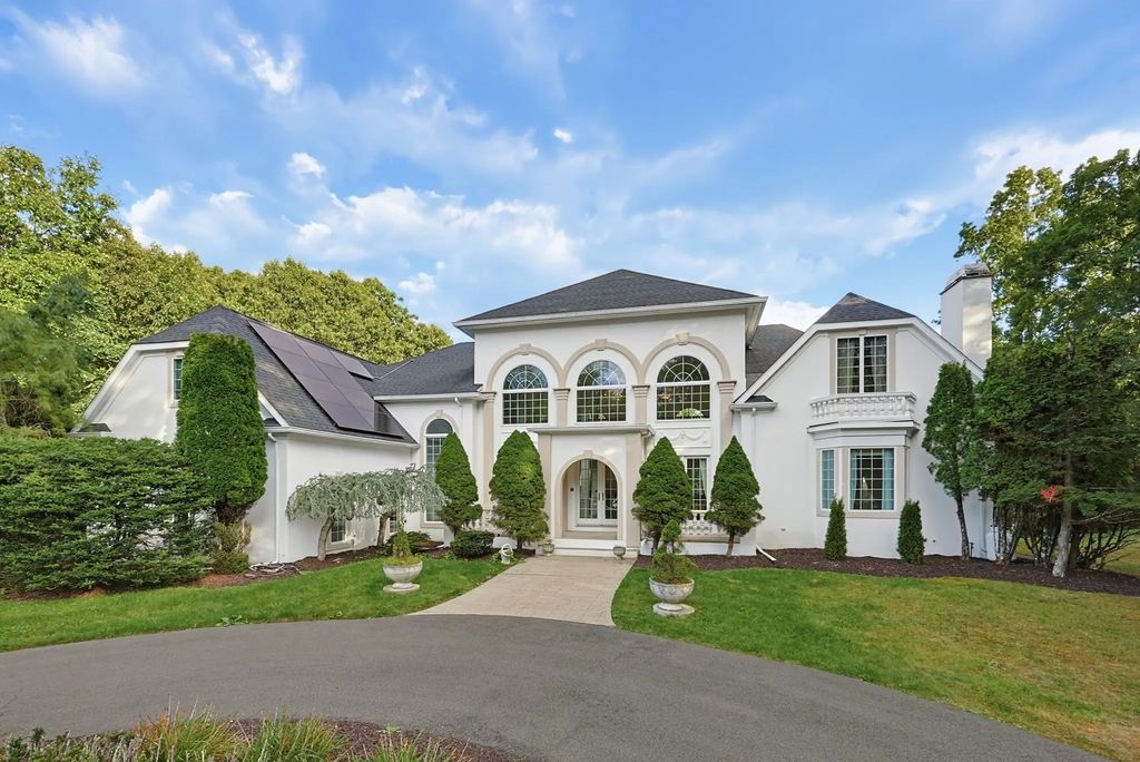 88 Fairway Dr, Seekonk