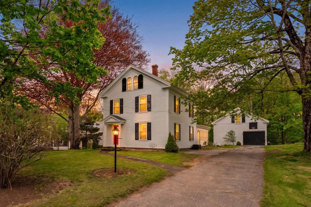 10 Maple, Sturbridge