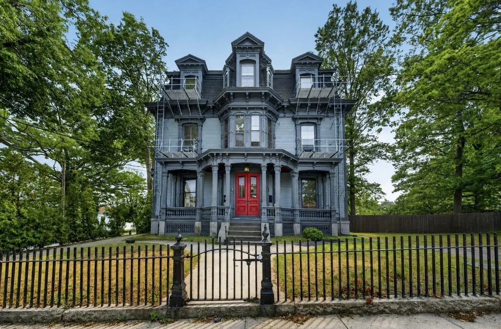 533 Locust St #3, Fall River