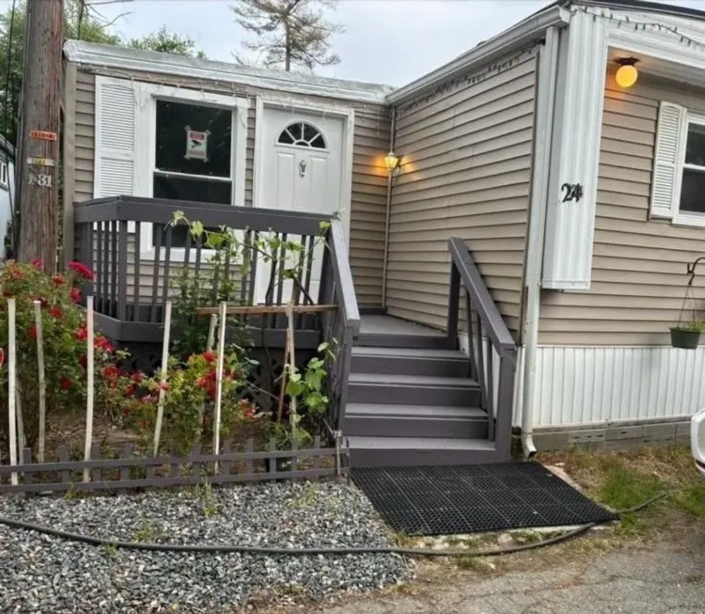 305 Turnpike Street #24, Easton