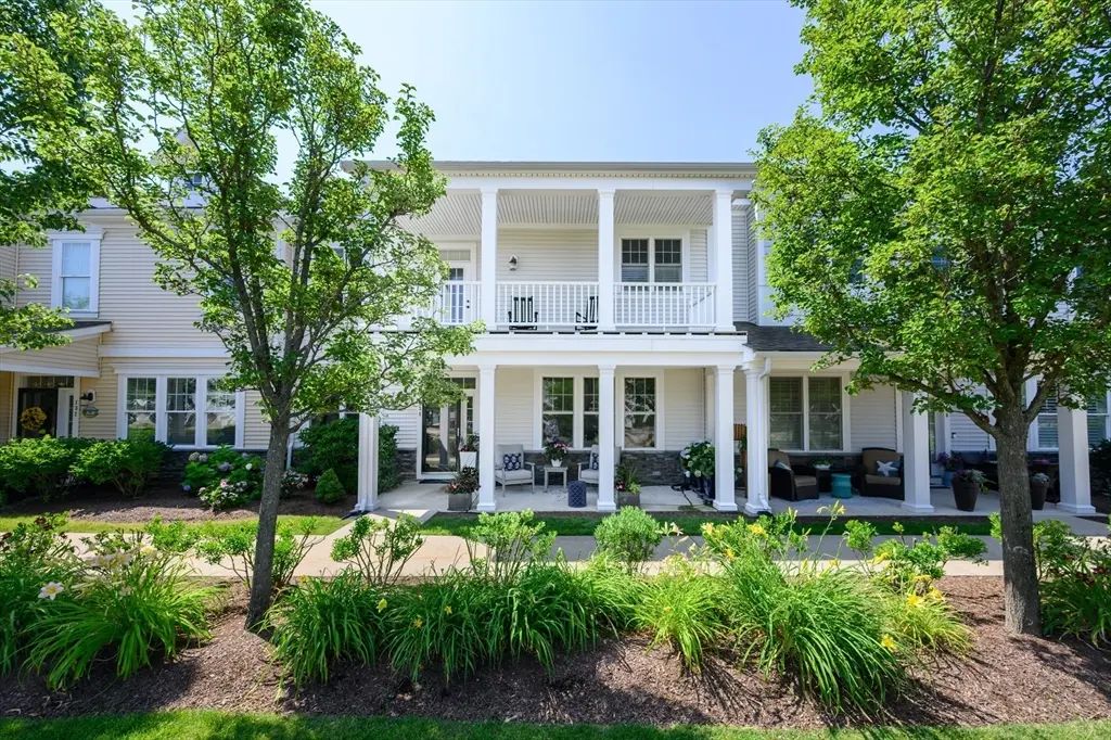 134 Whitaker Ln #134, Hingham