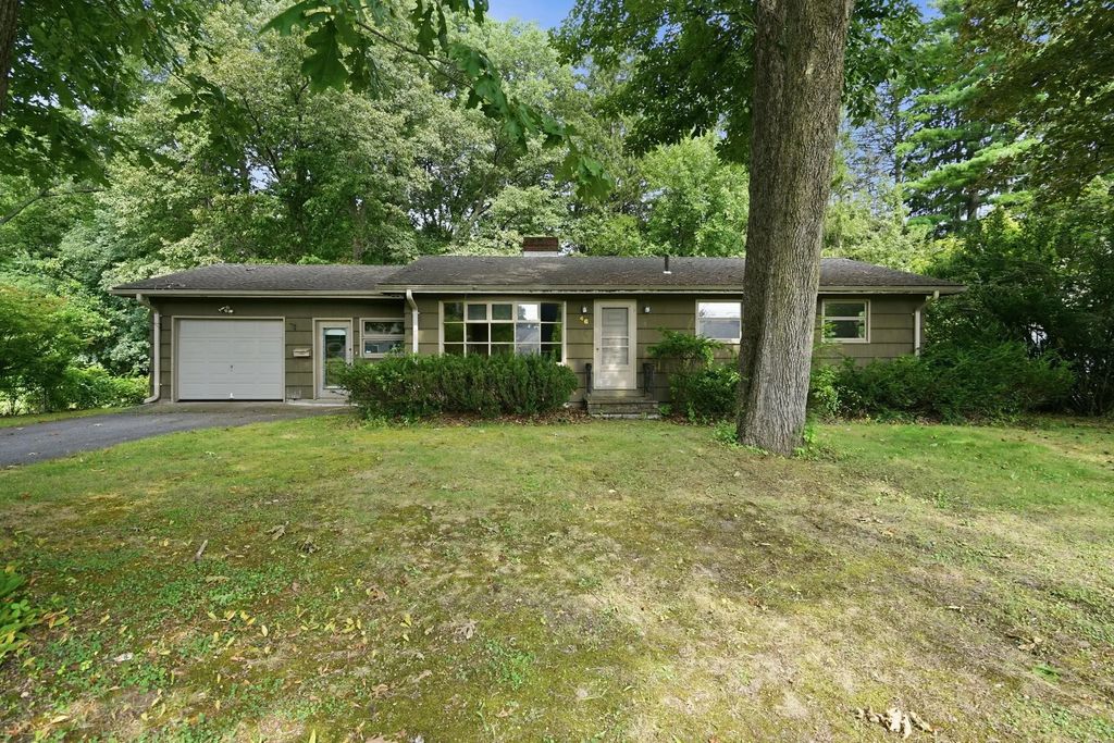 46 Spencer St, Agawam