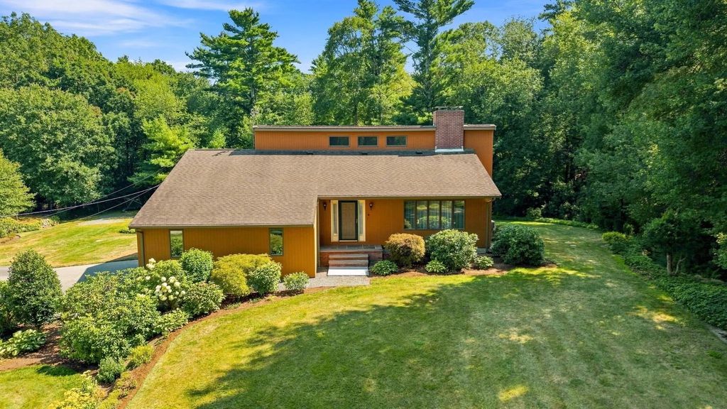 6 Snow Fields Rd, Mattapoisett
