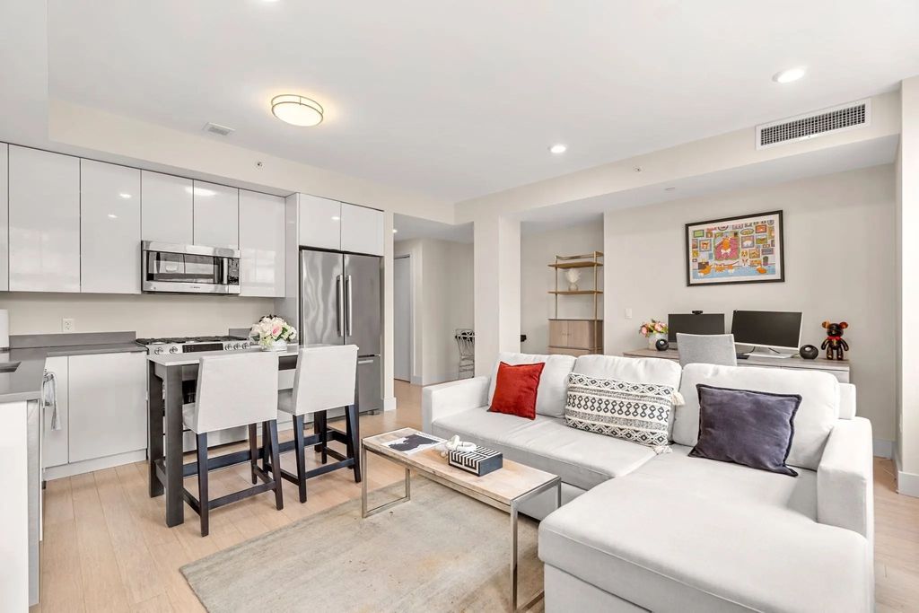 121 Portland St #609, Boston