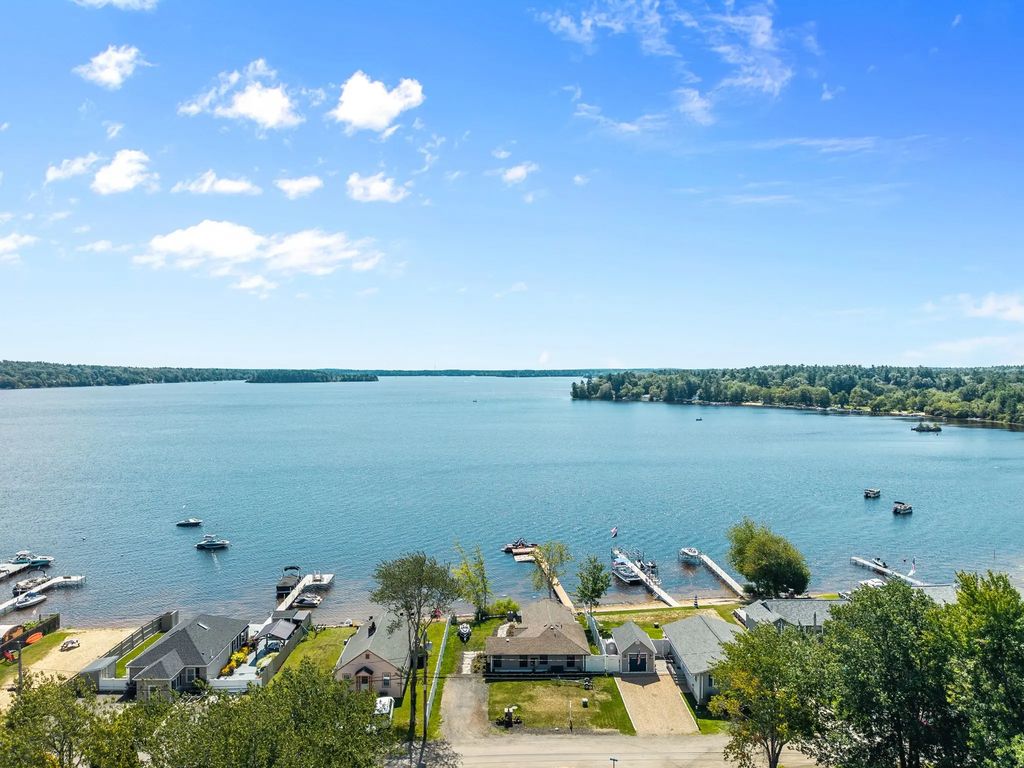 17 Shore Ave, Lakeville