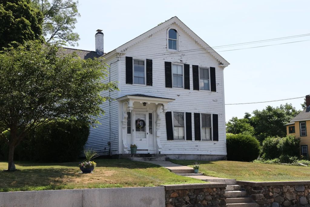 72 N Main St, Millbury