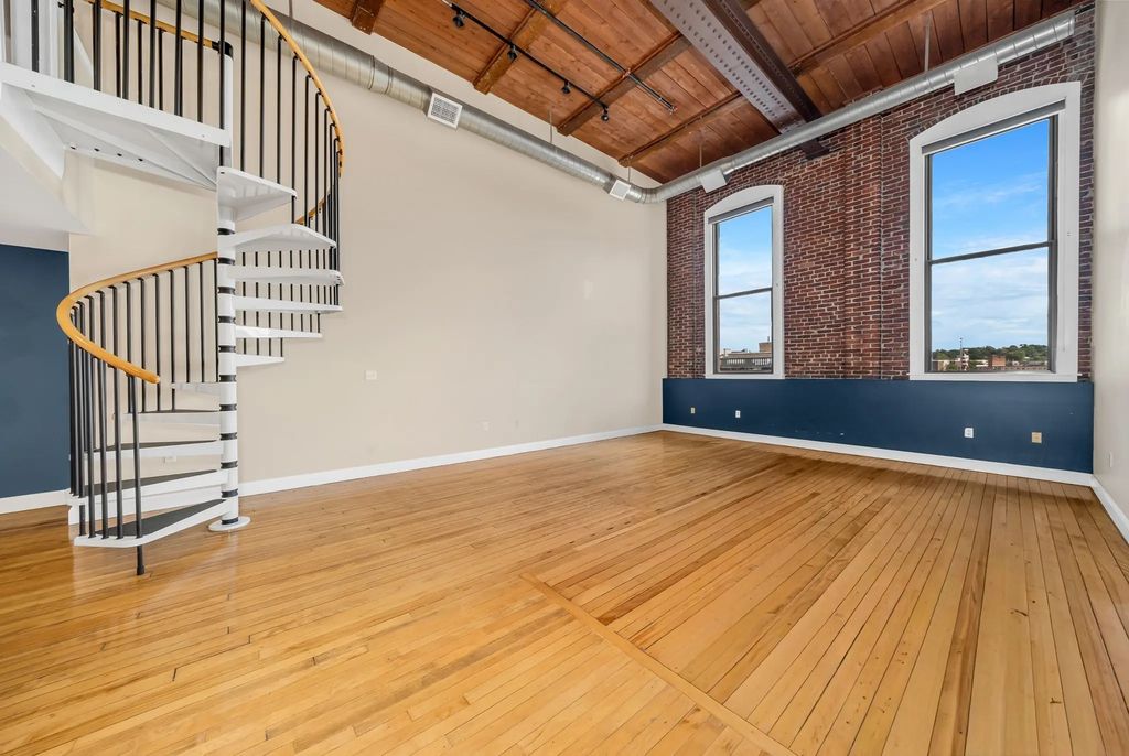 10 Kearney Sq #307, Lowell