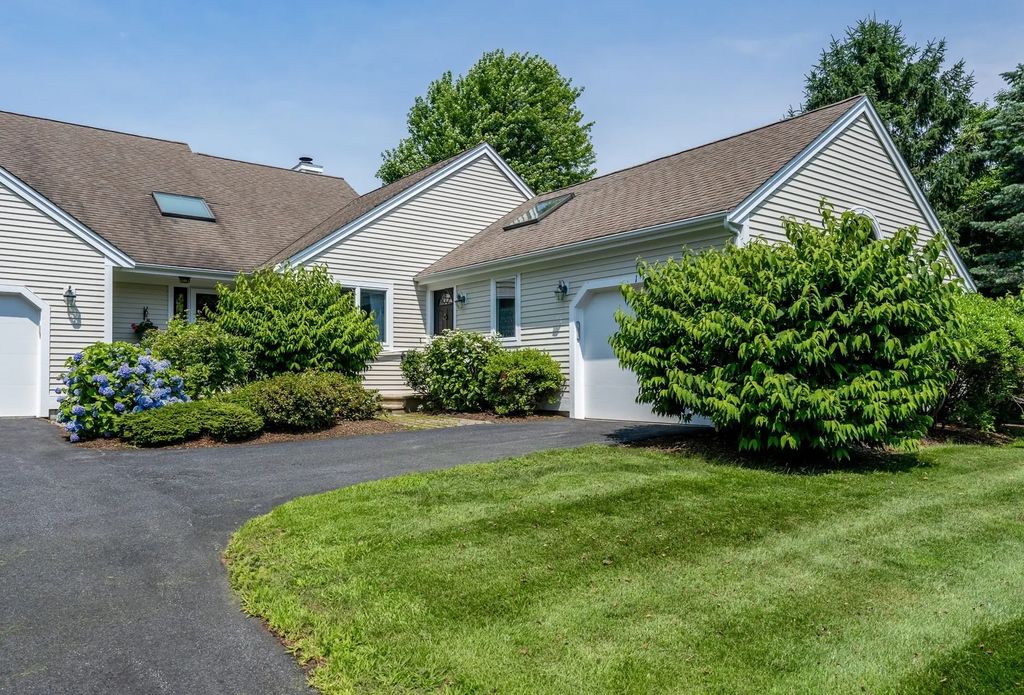 1 Woods Edge Ln #191, Mashpee