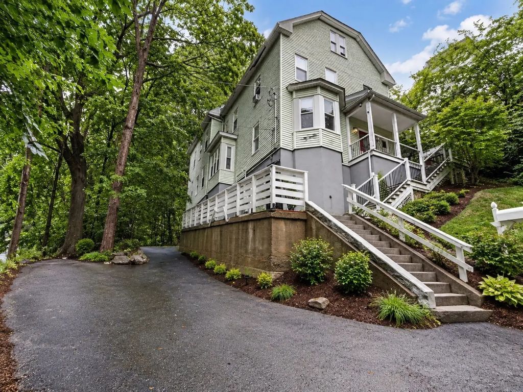 8 Jay St, Fitchburg