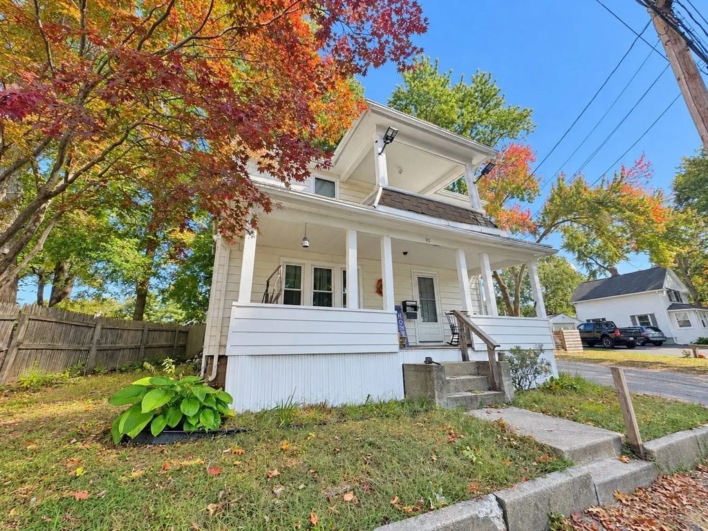 90 College St, Chicopee
