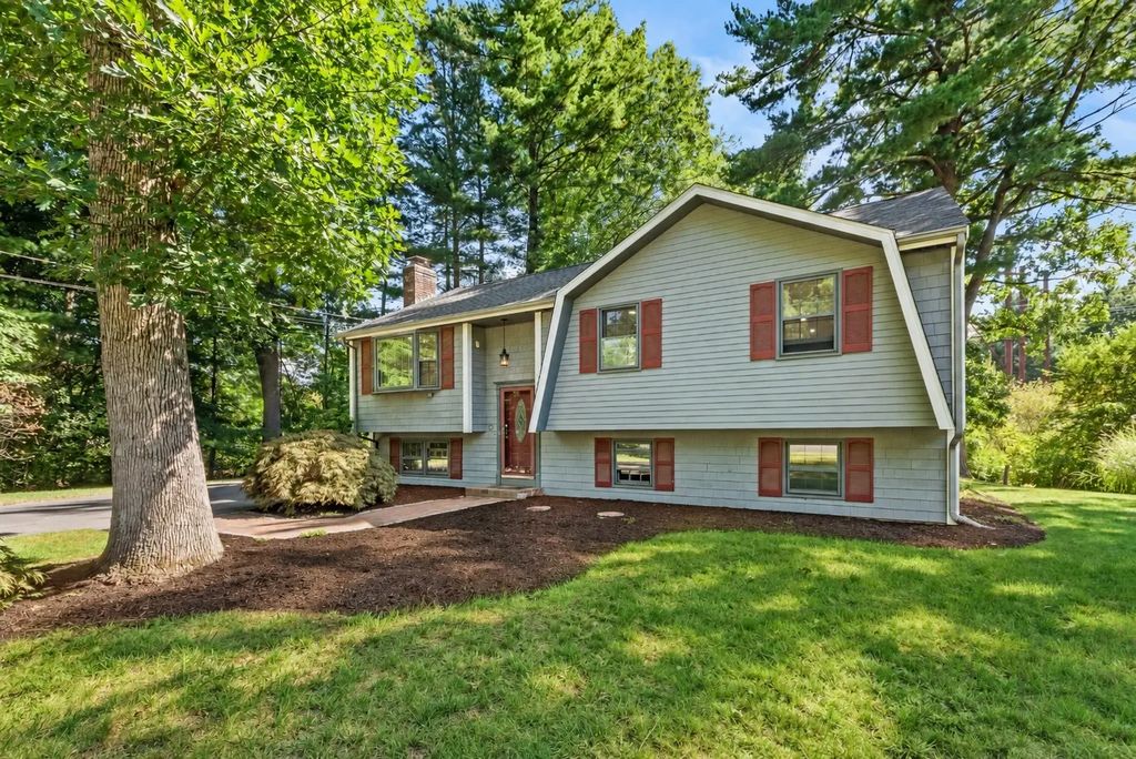 10 Jason Cir, North Attleboro