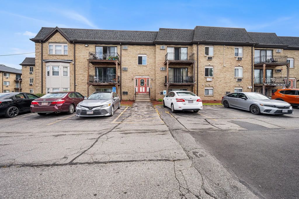 347 Pawtucket Blvd #3, Lowell
