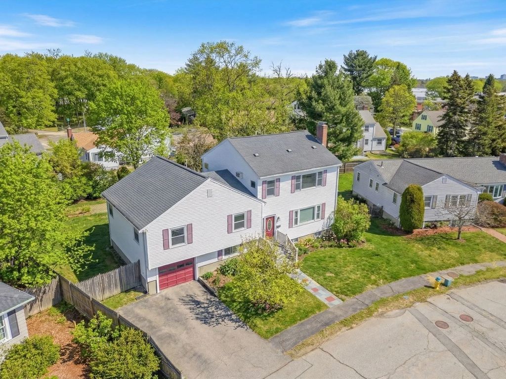 92 Shaw Rd, Belmont
