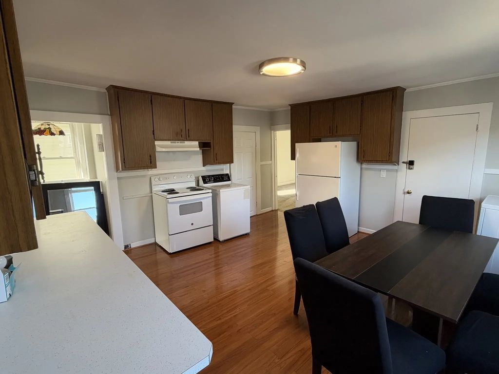 184 1/2 North Street #2, Salem