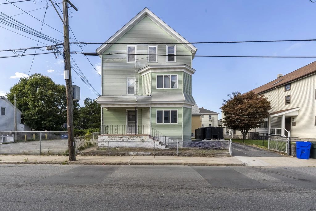 225 Haffards St, Fall River