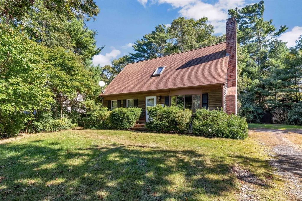 729 Old Barnstable Rd, Falmouth