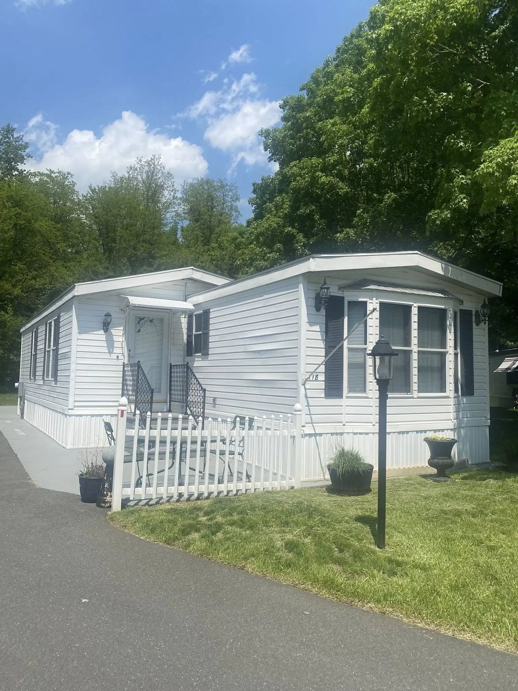 18 Parkwood Dr, West Springfield