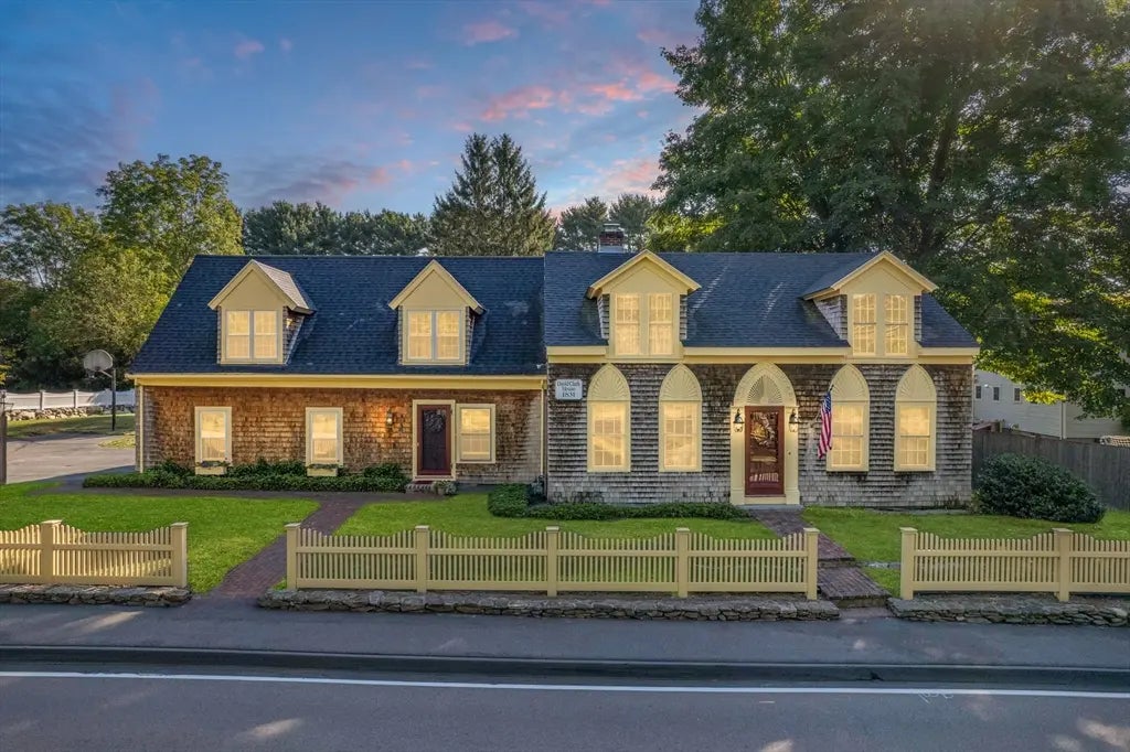 106 Holliston St, Medway