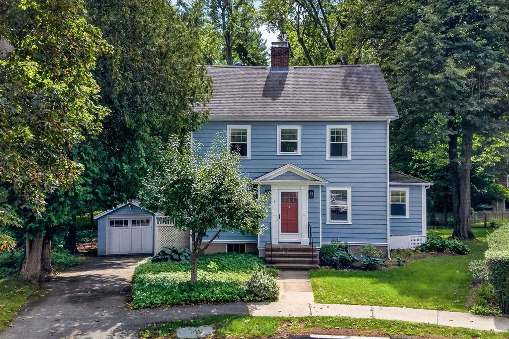 7 Dexter Road, Wellesley