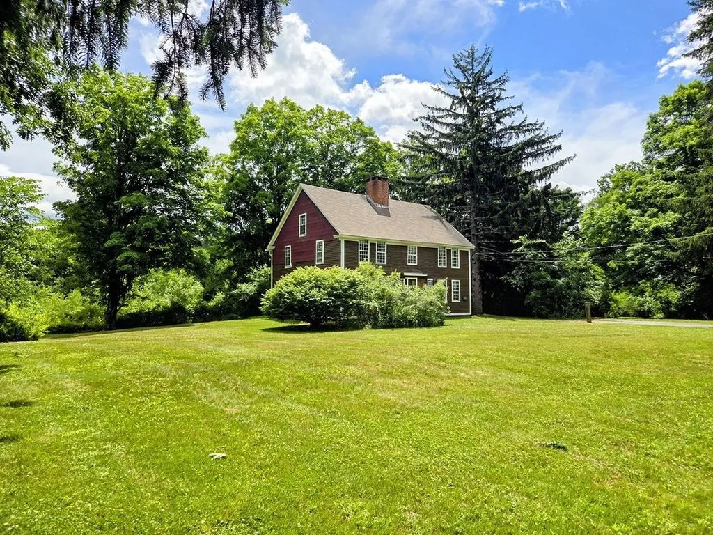 24 Brookfield Rd, Brimfield