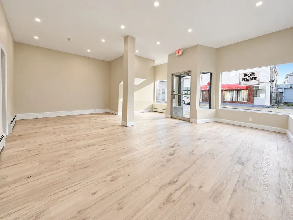 1653 Acushnet Ave #1, New Bedford