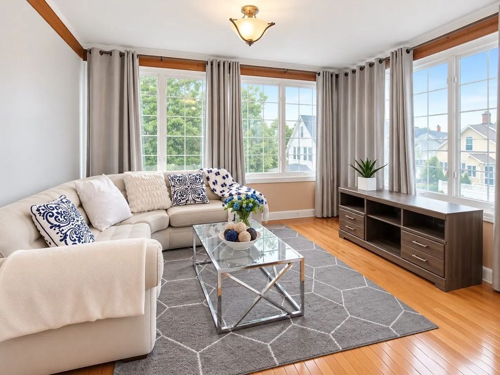 12 Bradbury Ave #12, Medford