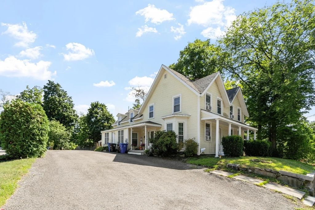 19 Main St, Shirley