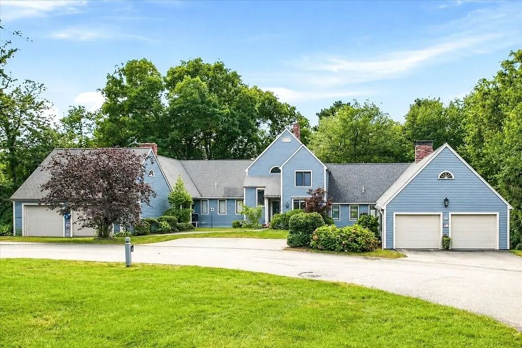 100 Pond St #34, Cohasset