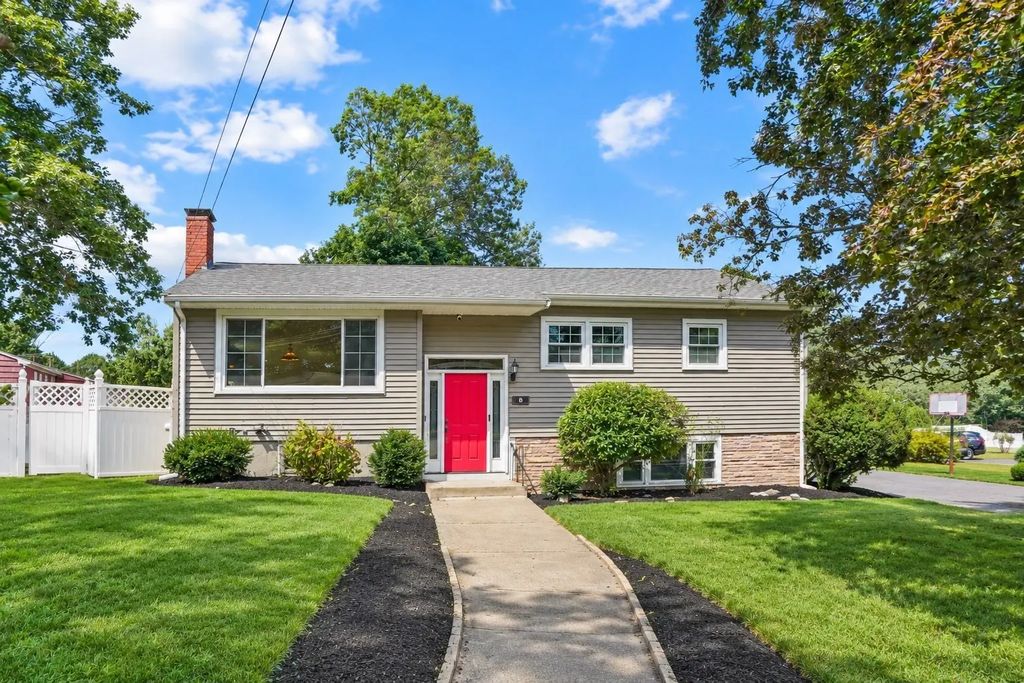 8 Niles Road, Randolph