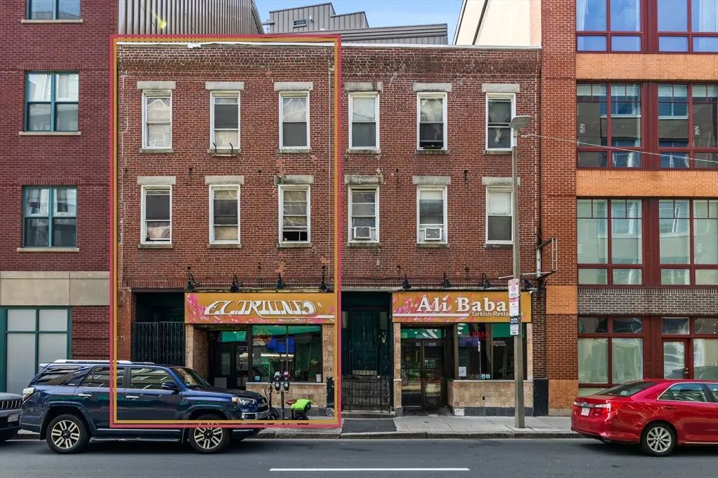 147-147a E Berkeley St, Boston