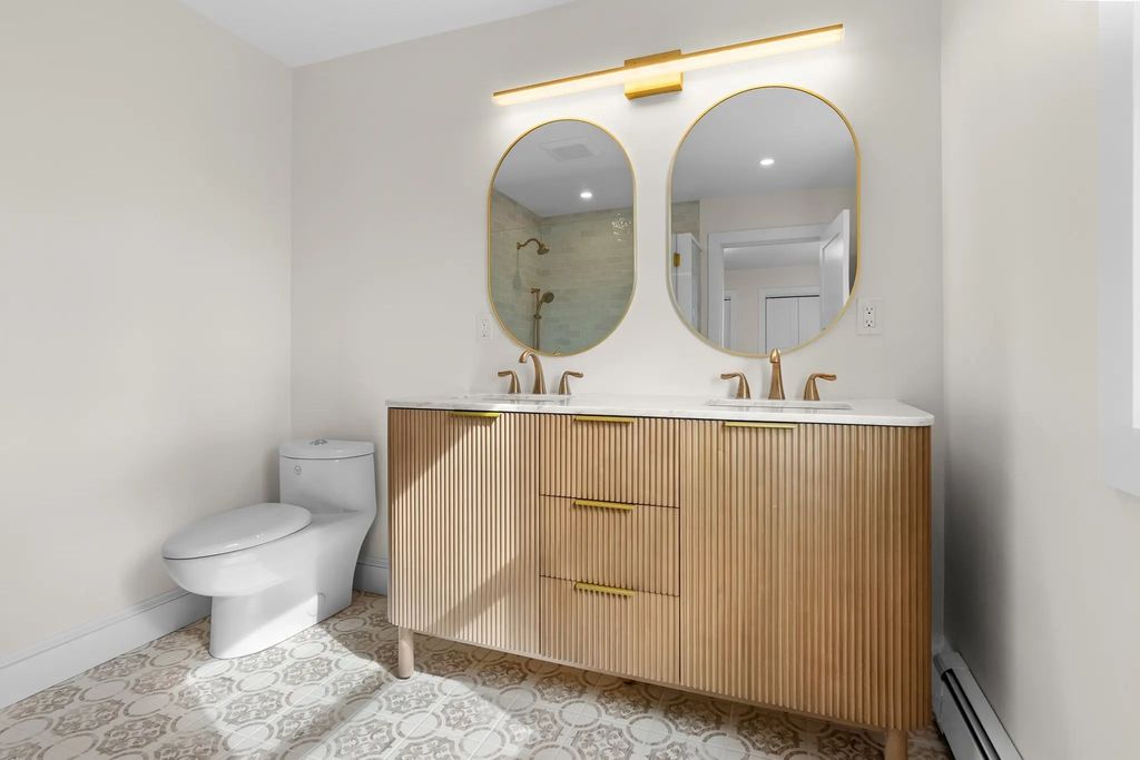 16 Reynard Street #1, Gloucester