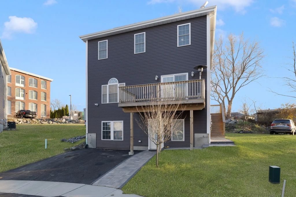 5 Vista Way, Fall River