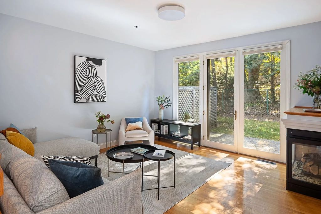 18 Pettee St #18, Newton