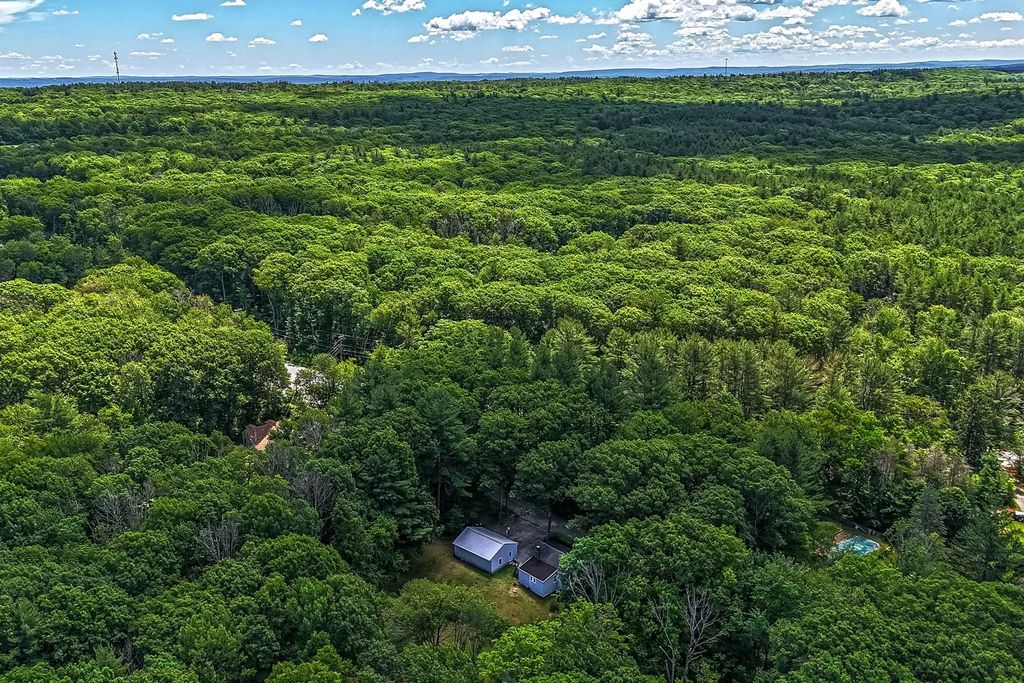 294 North Valley Road, Pelham