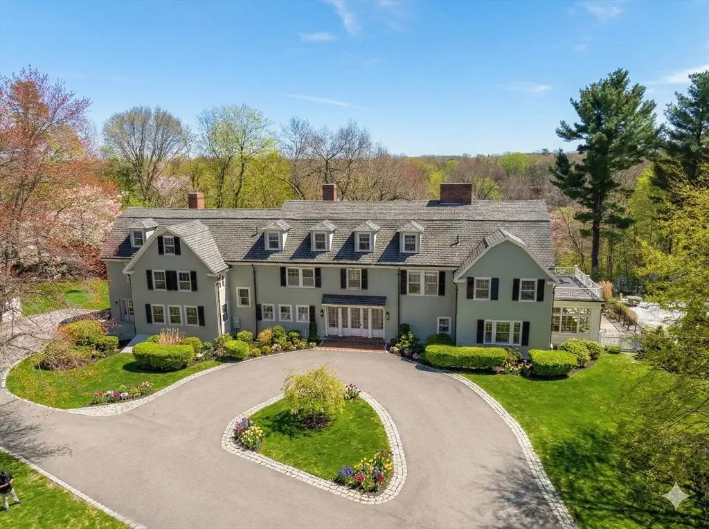 570 Bridge Street, Dedham