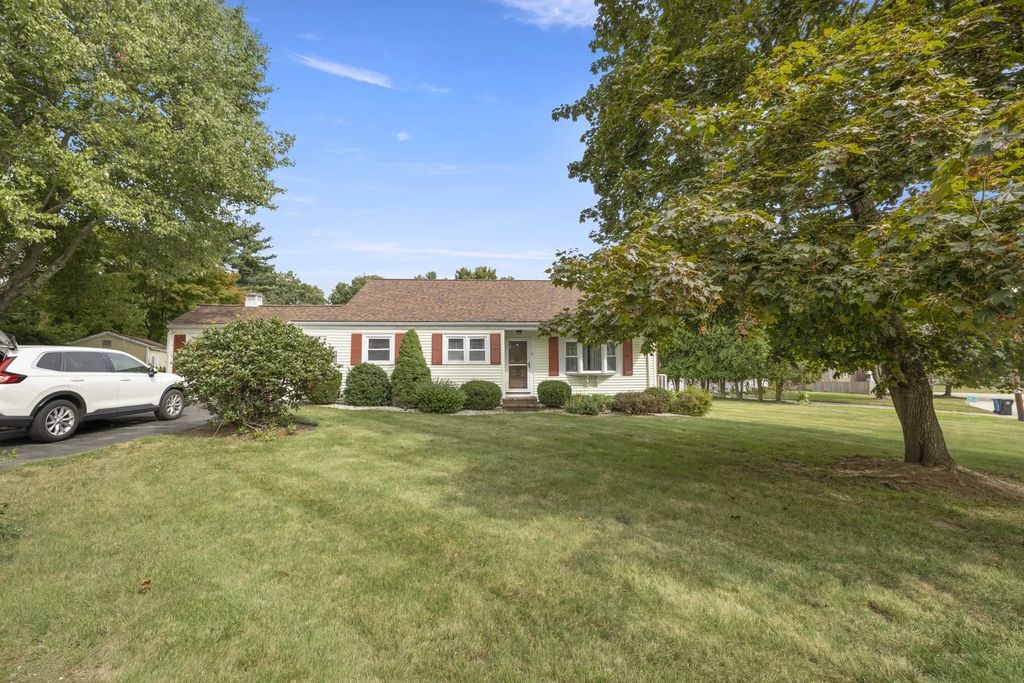 8 Russell Road, Whitman