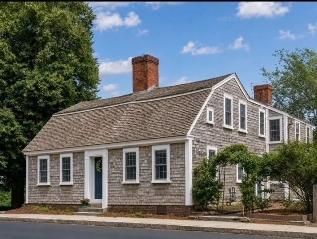 218 Sandwich St, Plymouth