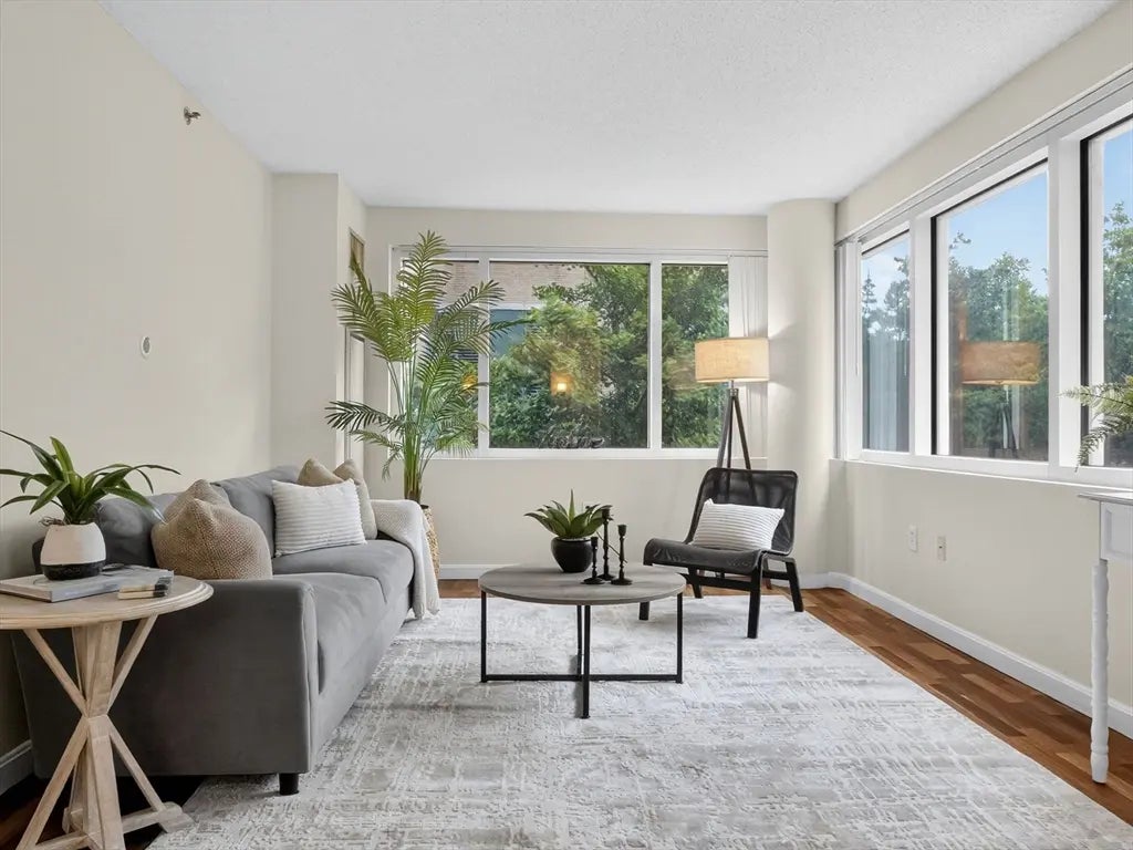 8-12 Museum Way #222, Cambridge