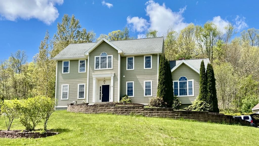 7 Deer Run, Charlton