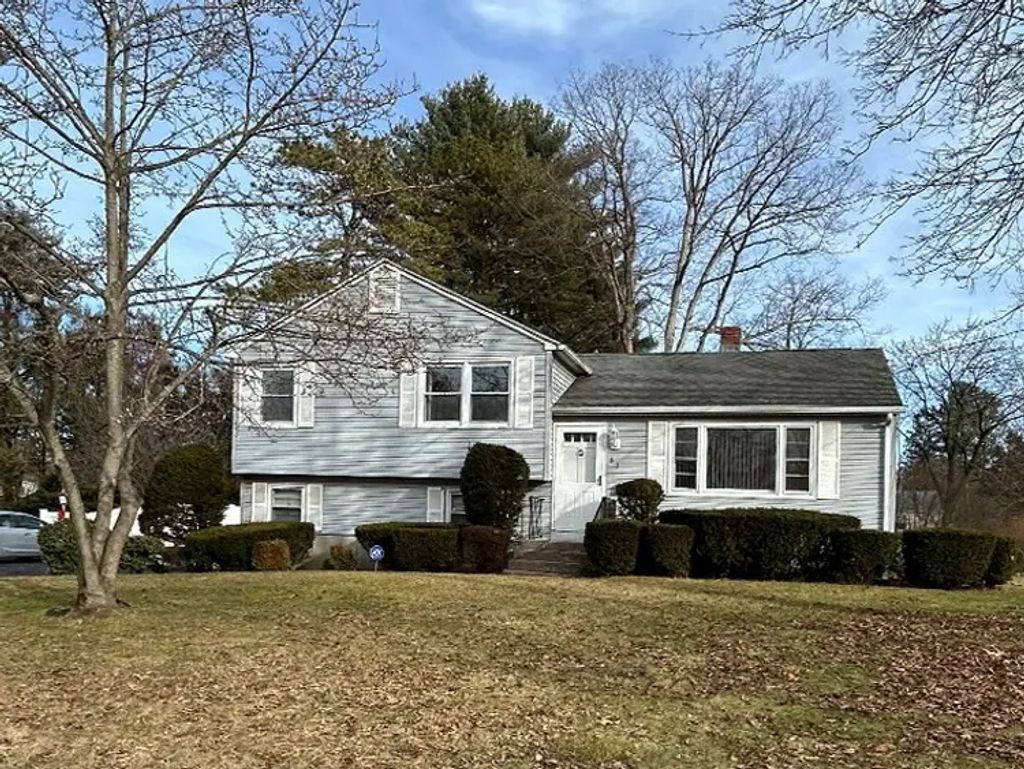 63 Meadowlark Dr, Longmeadow
