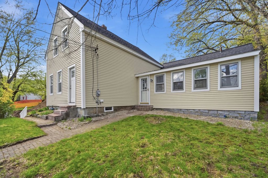 28 W Prescott St, Westford