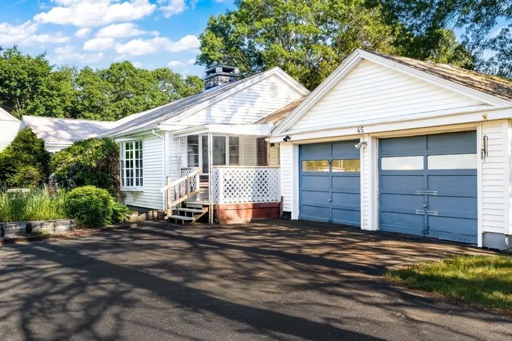 45 Indian Hill Rd, Worcester
