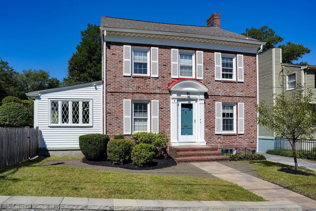 4 Parkway Road, Medford
