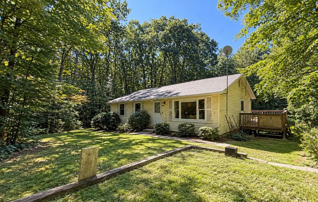 42 Boyden Rd, Pelham